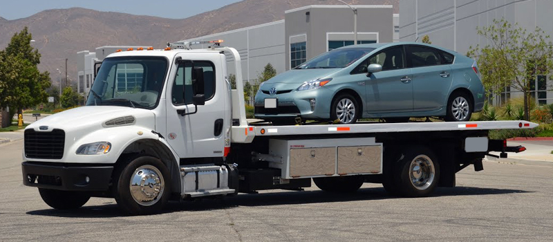 Flatbed tow truck